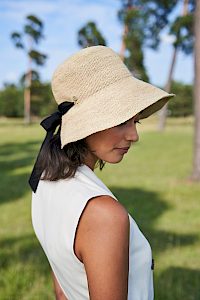 Damen Sommerhut Strohhut  beige mit schwarzem Band zum Binden -  Bild-6