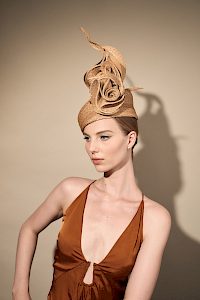 Couture | Extravaganter Damenhut Couture Nr.  454 -  Bild-3